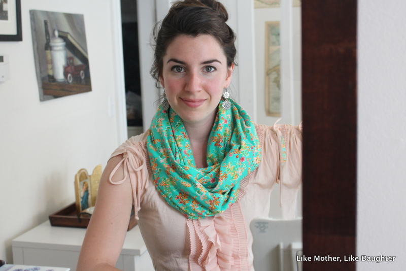 A giveaway of a beautiful nursing scarf! ~ Like Mother, Like Daughter